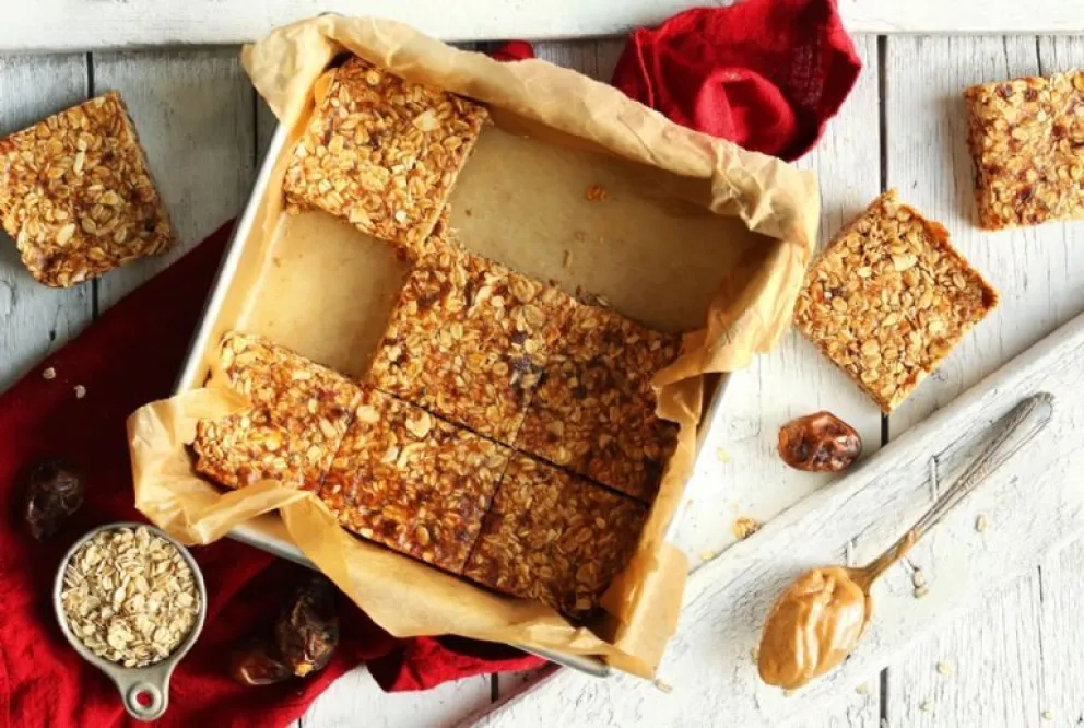Receta sencilla y rápida de preparar: estas son las barritas de avena que te darán una figura ideal 
