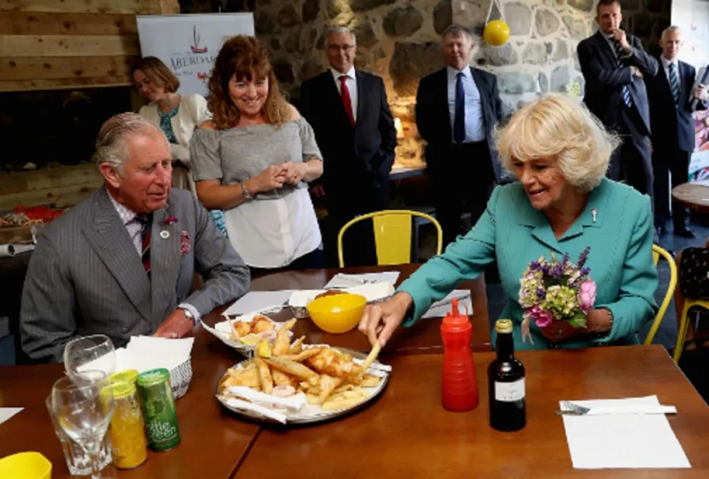 Comida inimaginable: se revelan los extravagantes gustos culinarios de Camilla Parker y Carlos III
