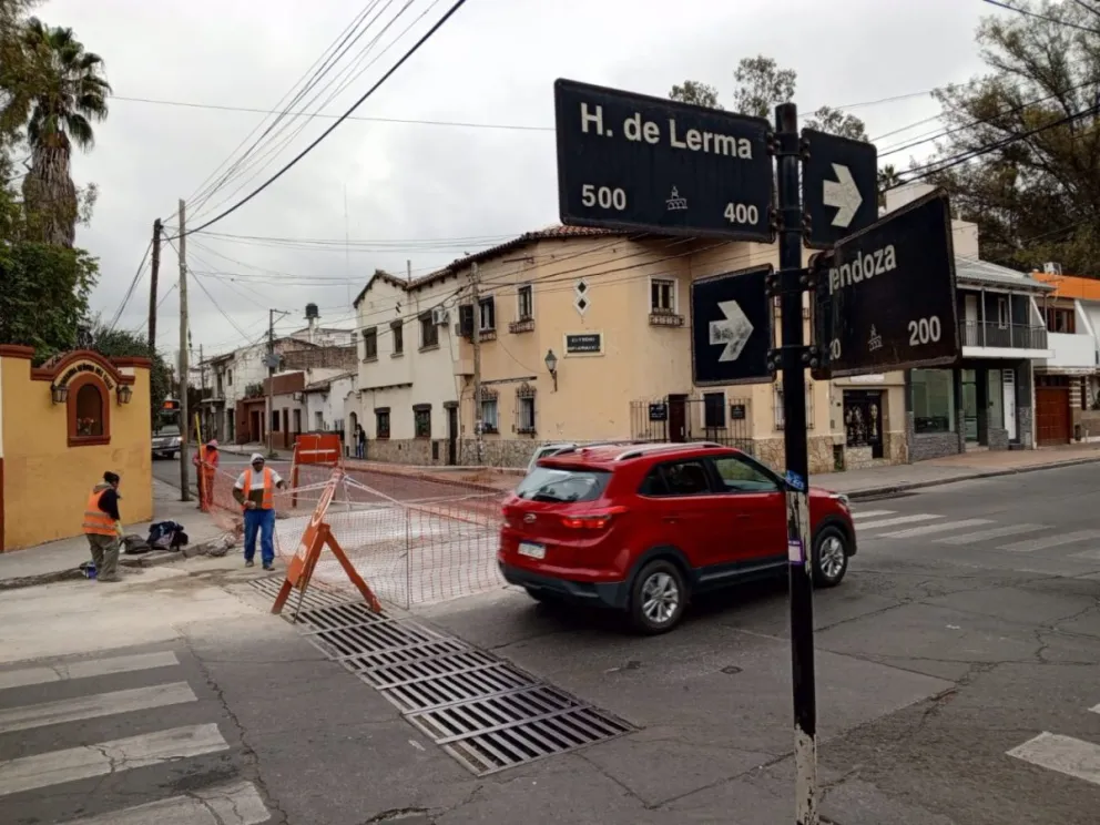 Mejoras en la transitabilidad: realizan obras de recuperación de calzada en el macrocento