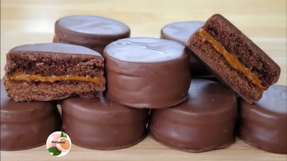 Conocé la increíble y deliciosa receta para hacer alfajores de chocolate: sin horno y muy fácil