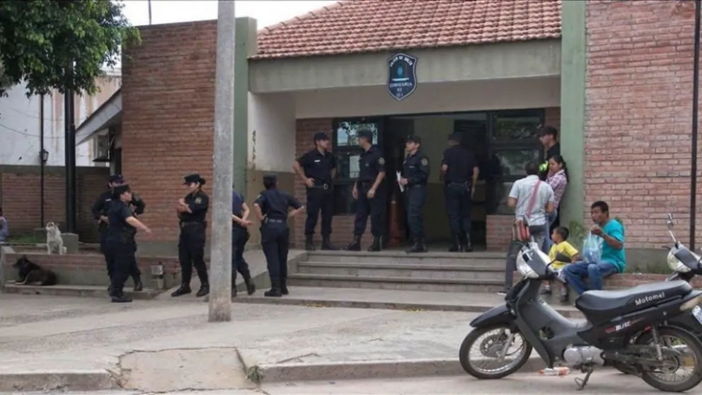 Intentaron pasar drogas a una comisaría de Tartagal con un curioso método