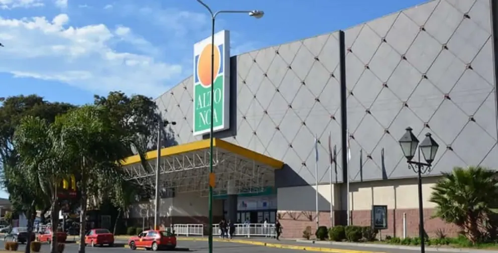 De mal en peor: empleados denuncian al shopping Alto NOA por no poder utilizar los baños del lugar