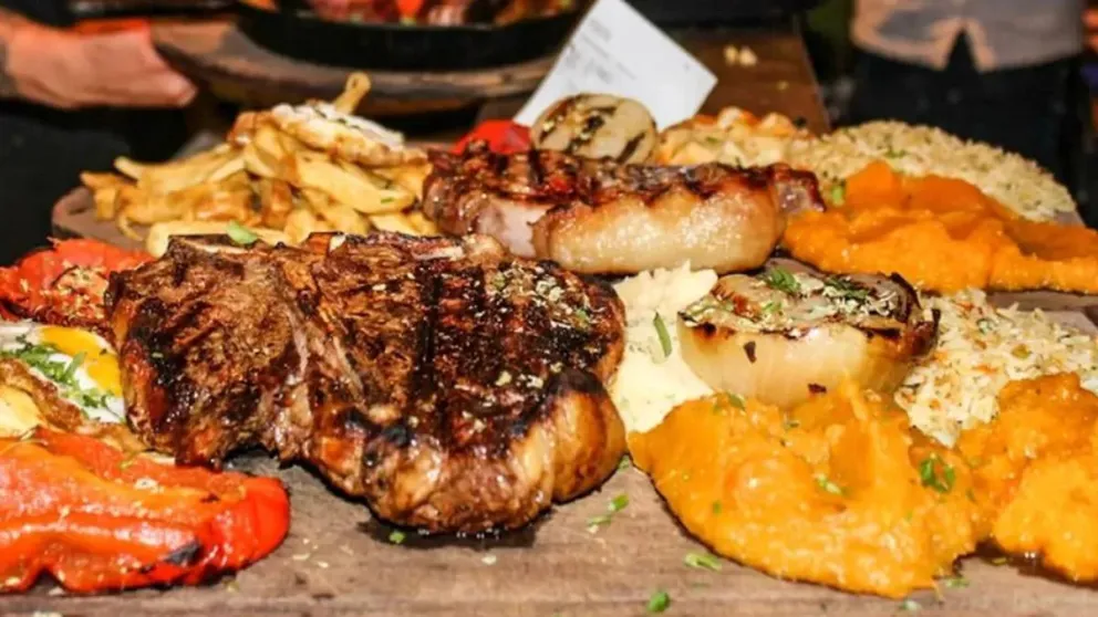 Un turista quedó maravillado con los precios de la gastronomía en Salta: dijo lo que piensa en un video en la web