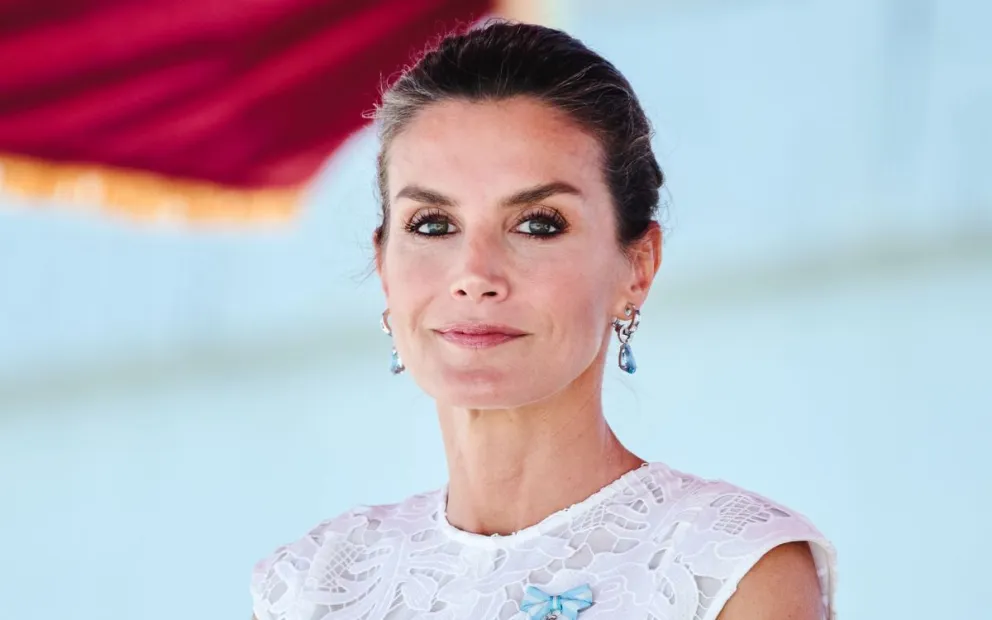 Esta es la extraña manía que tiene la reina Letizia al viajar que destetan sus empleados