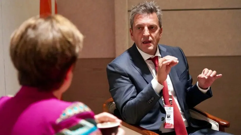 Golpe bajo a Sergio Massa: en medio de las negociaciones, el duro informe del FMI sobre la economía argentina