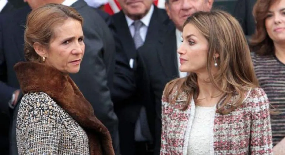 Felipe VI entre la espada y la pared: la oculta y más fuerte pelea entre la infanta Elena y la reina Letizia