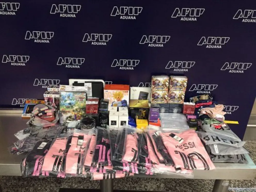 Alerta: AFIP incautó una gran cantidad de camisetas de Messi, se cree que querían venderlas como auténticas