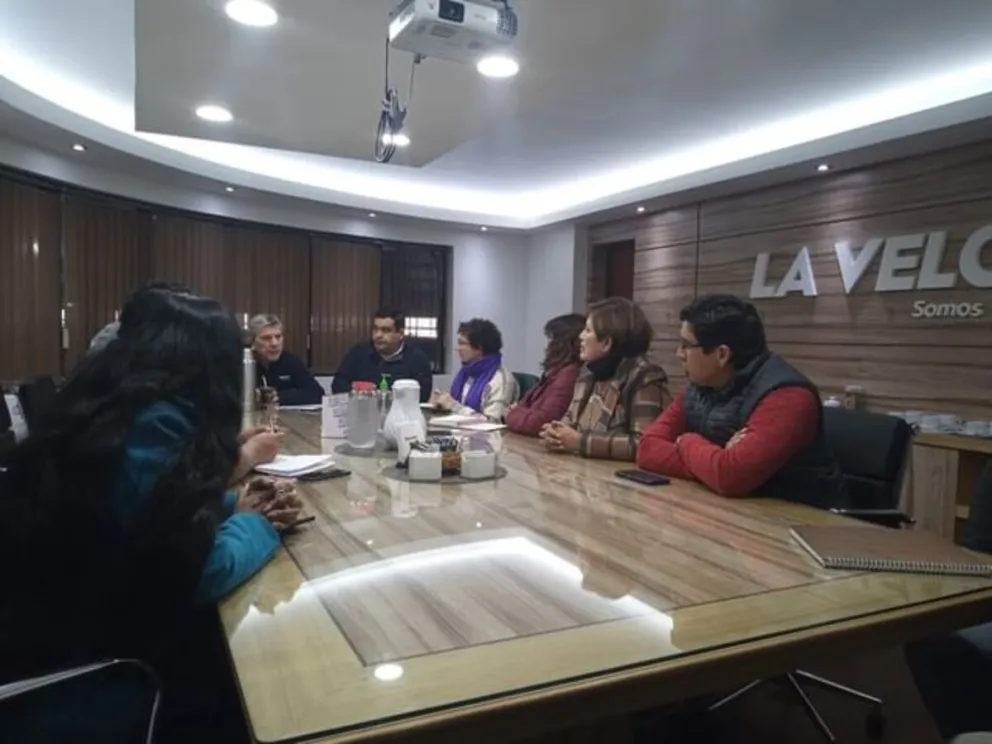 Kety Rosso lideró una reunión con la Veloz del Norte frente a la inminente reducción en  los servicios