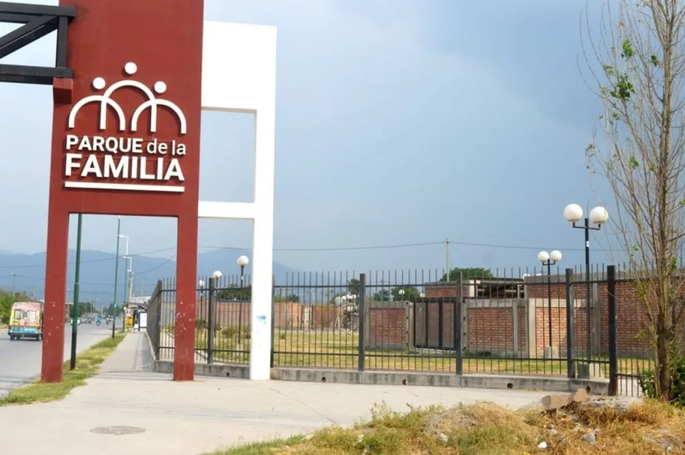 Drogaron y violaron en grupo a un adolescente en el Parque de la Familia     