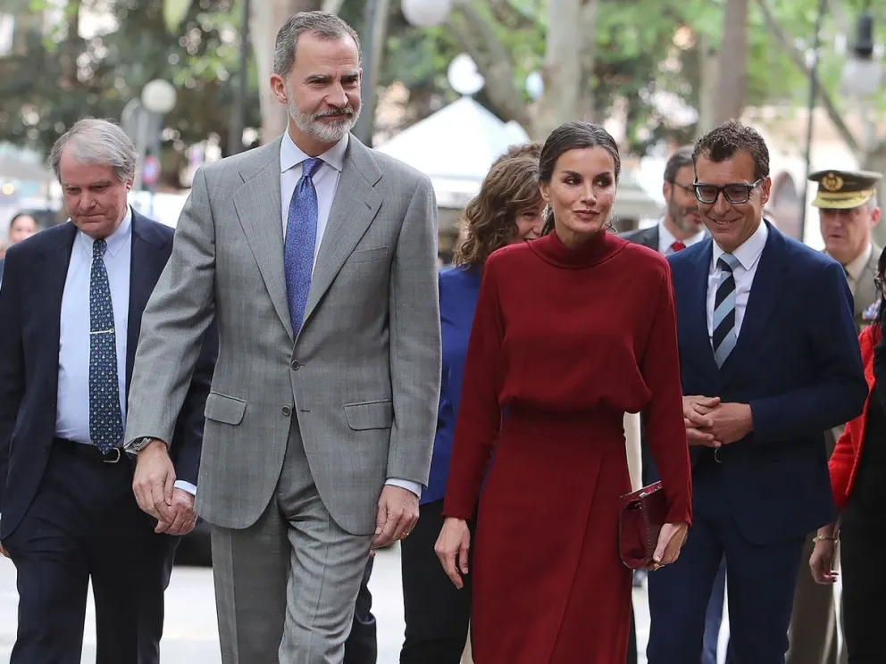La reina Letizia y Felipe VI protagonizan una brutal discusión que hace temblar a la familia real