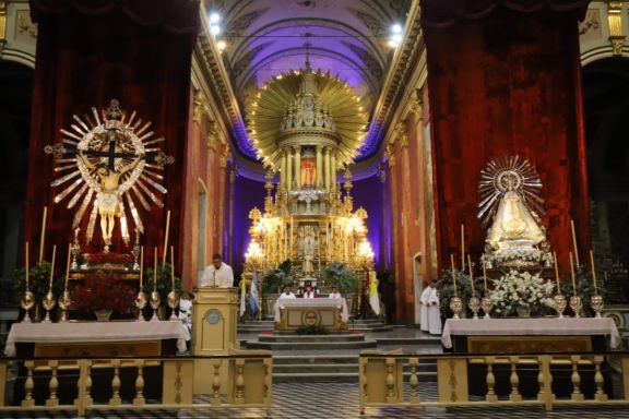 Sáenz: "En la Catedral Basílica entronizaron las imágenes de Señor y la Virgen del Milagro"