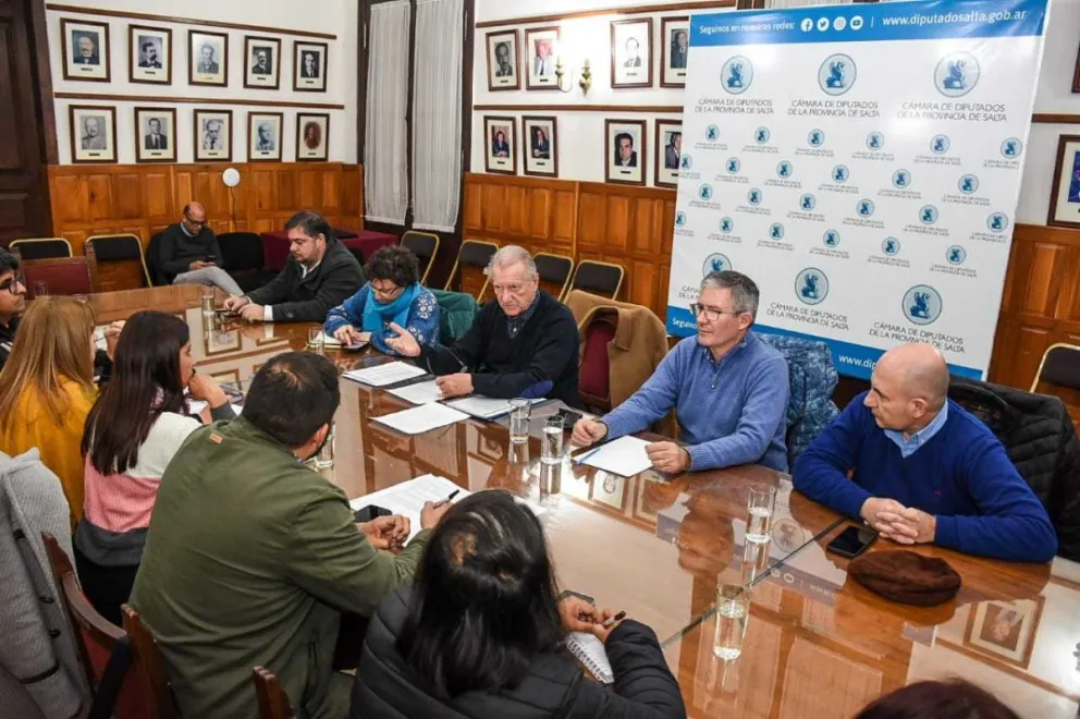 Se reanudó la mesa de trabajo entre el Gobierno y la docencia autoconvocada: en agosto se abren paritarias   