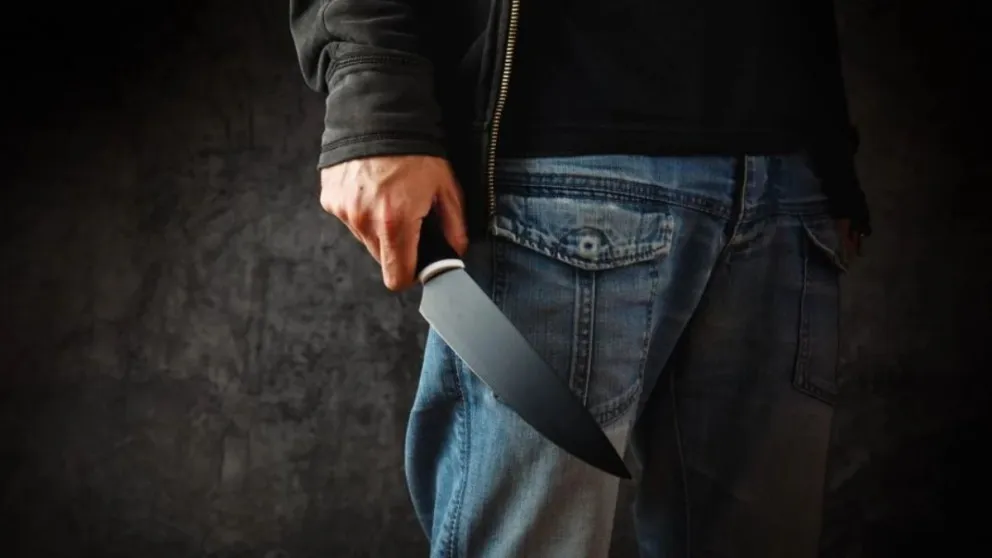 Un hombre intentó asesinar a la madre de sus hijas a puñaladas