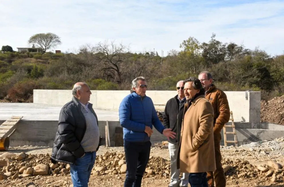 El gobernador, Gustavo Sáenz, supervisó los avances de la nueva vía de circulación entre Grand Bourg y circunvalación Oeste
