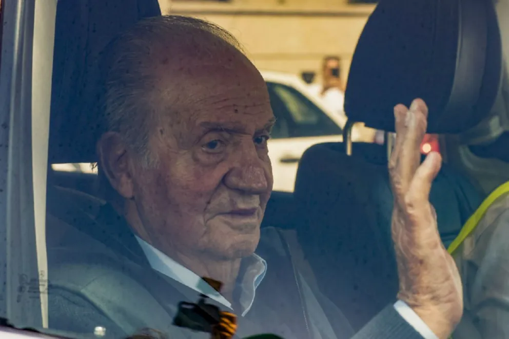 Juan Carlos I llegó a Vigo rompiendo todas las reglas impuestas por Felipe VI: no le importó nada
