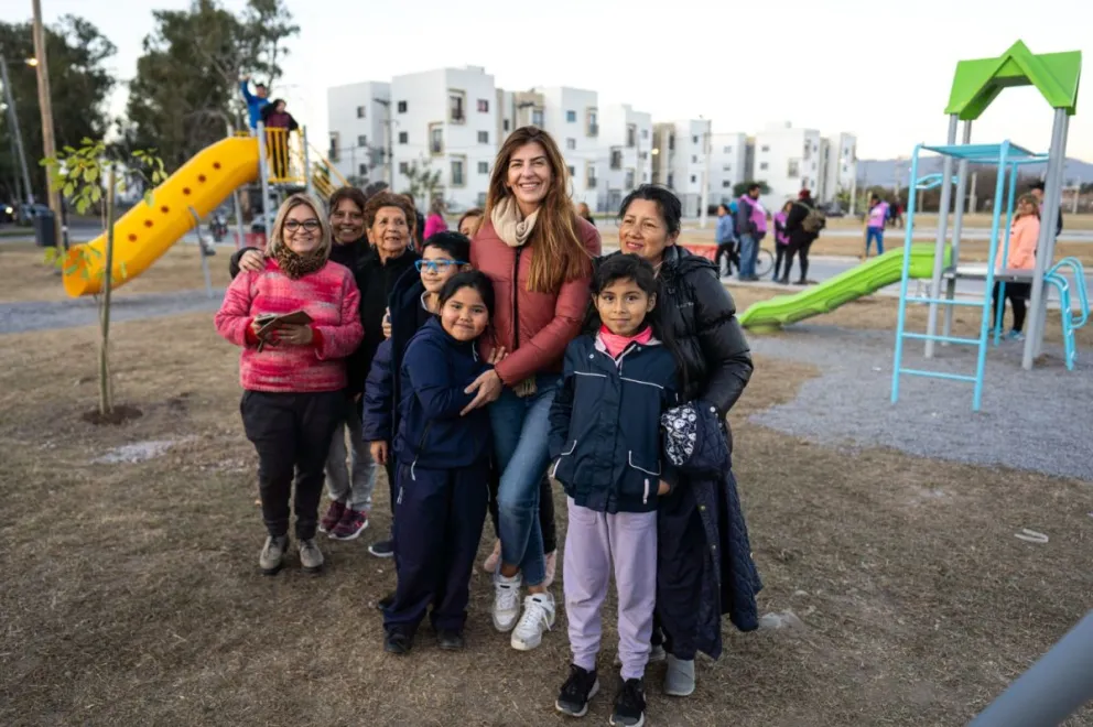 Al cierre de su gestión, Bettina Romero continúa con el Plan de renovación y puesta en valor de las plazas salteñas