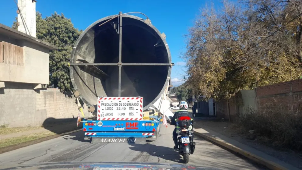 Debido a un operativo de tránsito por el traslado de grandes camiones, hay zonas de la ciudad afectadas
