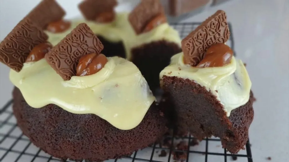 El sabroso budín chocotorta muy fácil de hacer con escasos ingredientes: ¡Una delicia!