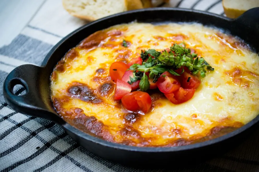 Así se prepara una cremosa Provoleta: un infaltable del asado argentino que deslumbra a propios y extraños