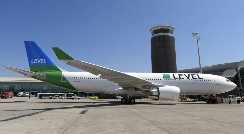 Trágico vuelo desde Barcelona a Ezeiza: una mujer falleció tras descompensarse