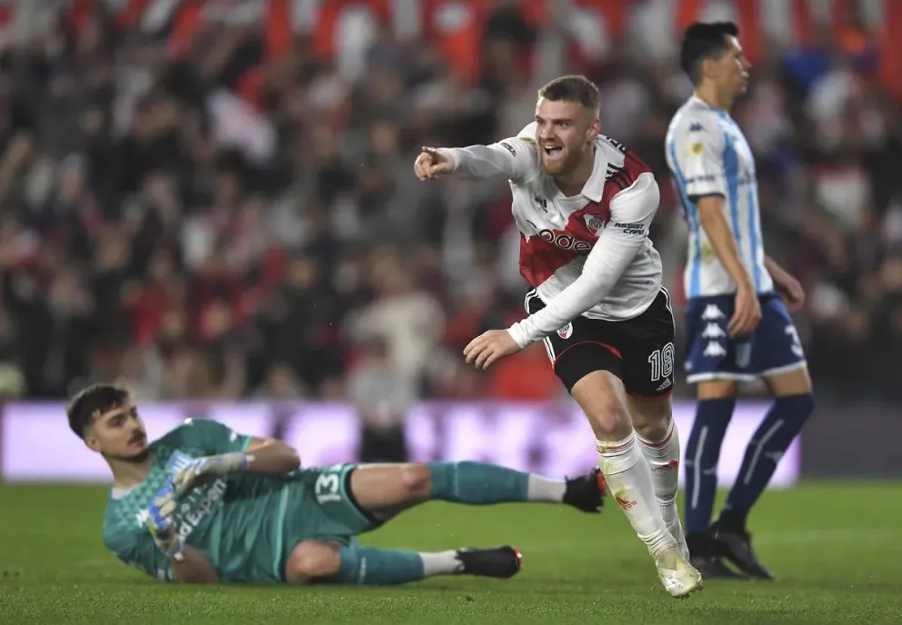 River Plate celebró el título ante su gente con un contundente triunfo sobre Racing por 2 a 1