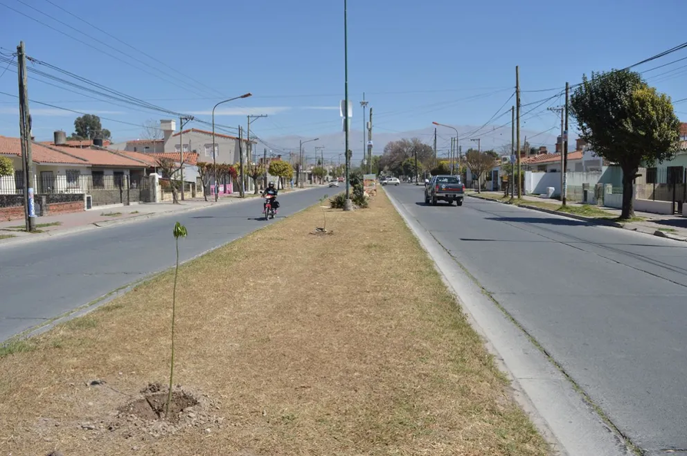 Dos personas terminaron heridas tras un choque entre una moto y un utilitario