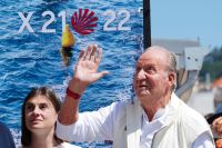 Letizia limita las libertades de Juan Carlos I: así fue su modesto festejo tras ganar en Sanxenxo