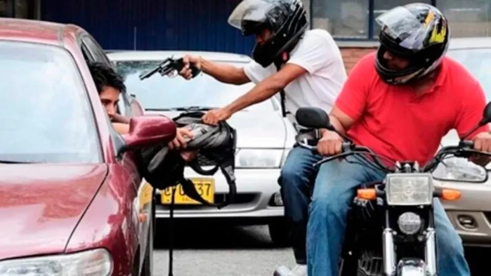 Dos motochorros asaltaron a un hombre en pleno centro de Tartagal