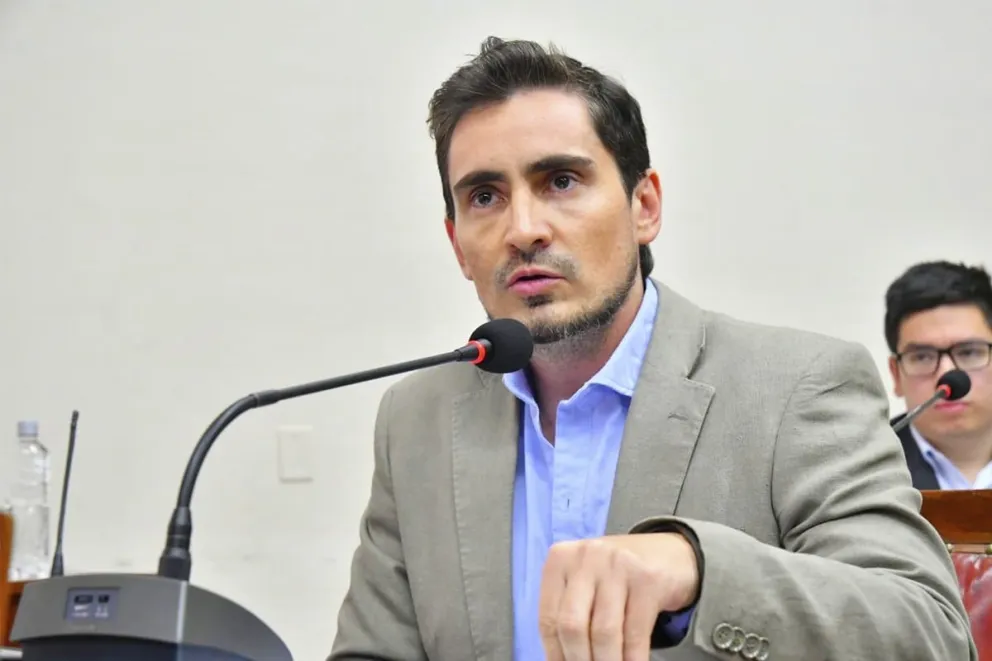 Eduardo Virgili presentó un proyecto para que los funcionarios públicos presenten un test de drogas
