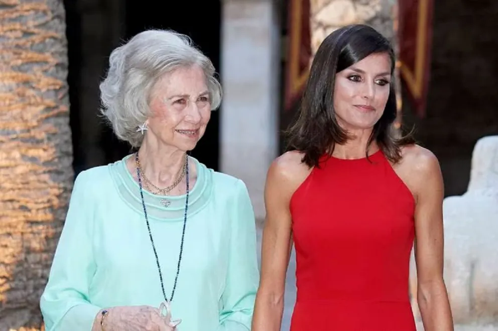 Sin arrepentimiento: de esta insólita forma Letizia deja por fuera de las vacaciones a la reina Sofia
