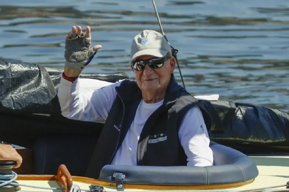Nuevas fotos reveladas: el impactante aspecto de Juan Carlos I que tiene a Felipe VI alarmado