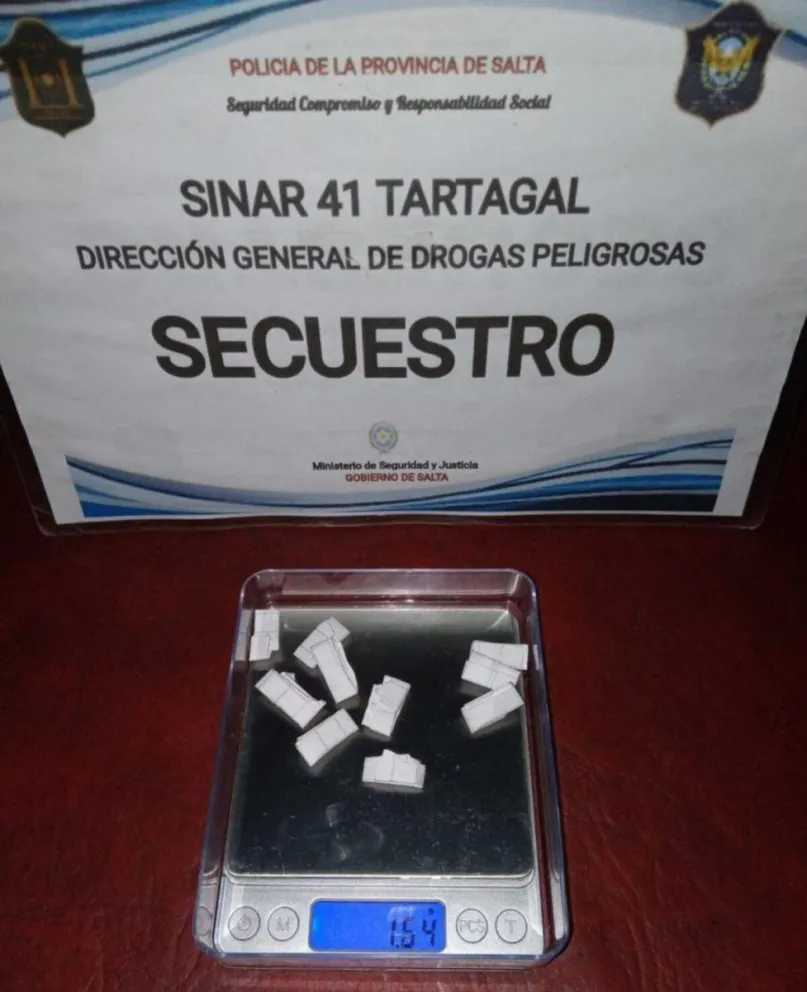 Tartagal: sorprendieron a un joven en la vía pública y por su nerviosismo descubrieron que llevaba pasta base