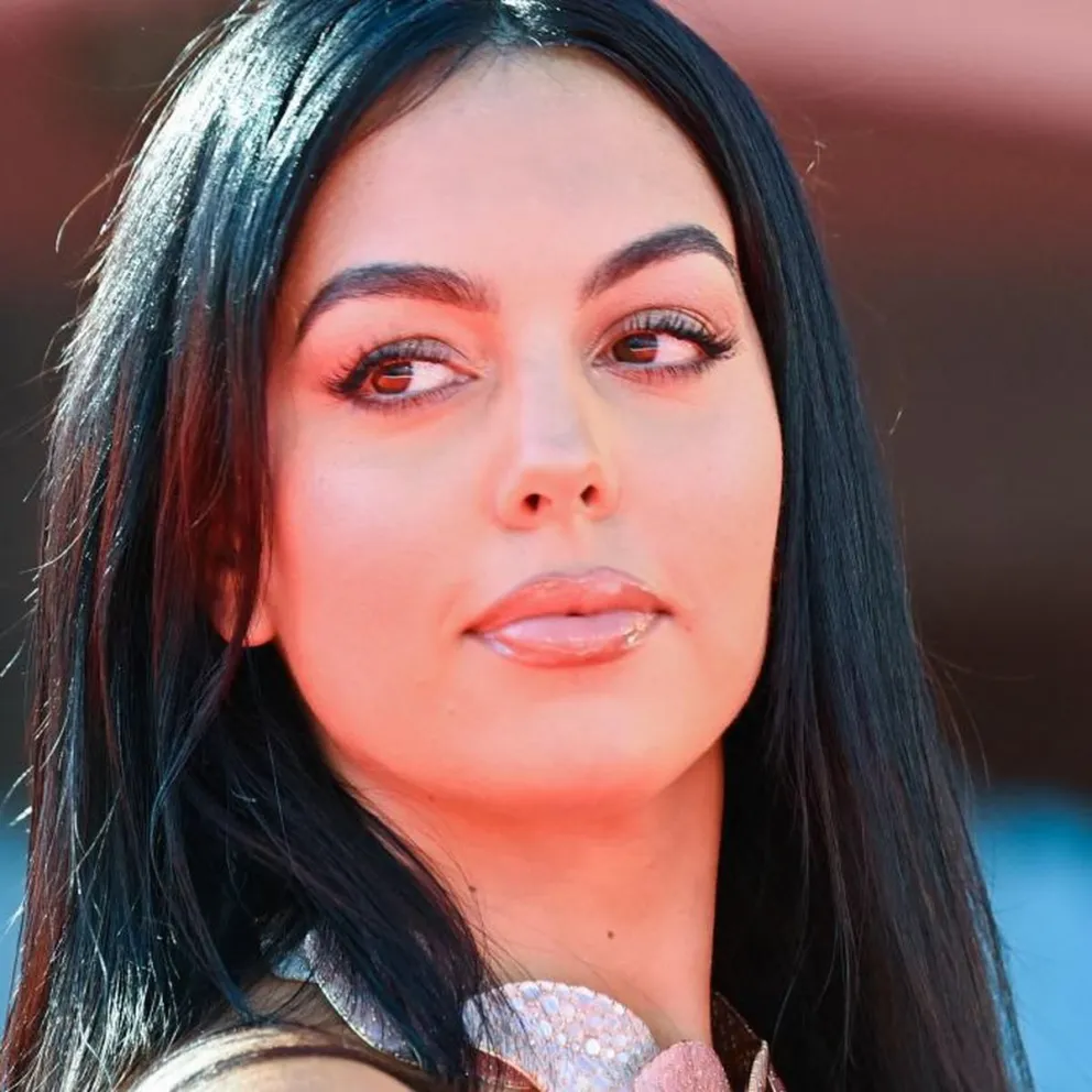Georgina Rodríguez pierde la tanga en una piscina e incendia las redes sociales