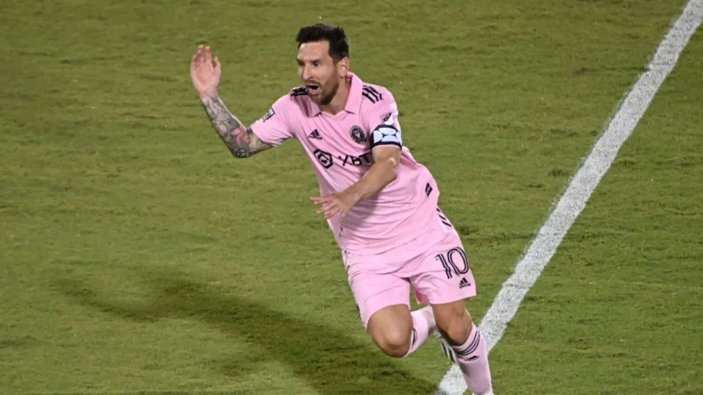 El video por el que acusan a Lionel Messi de haber hecho trampa en su gol de tiro libre en Inter Miami 