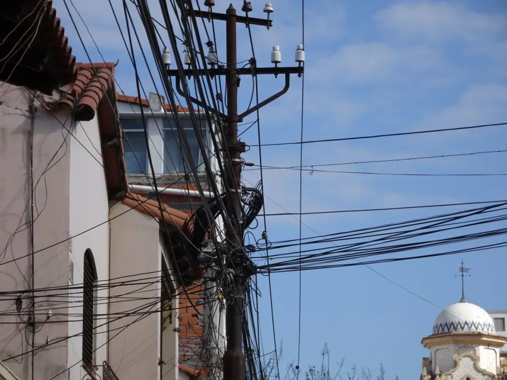 Comenzaron los trabajos de instalación subterránea de cables en Salta
