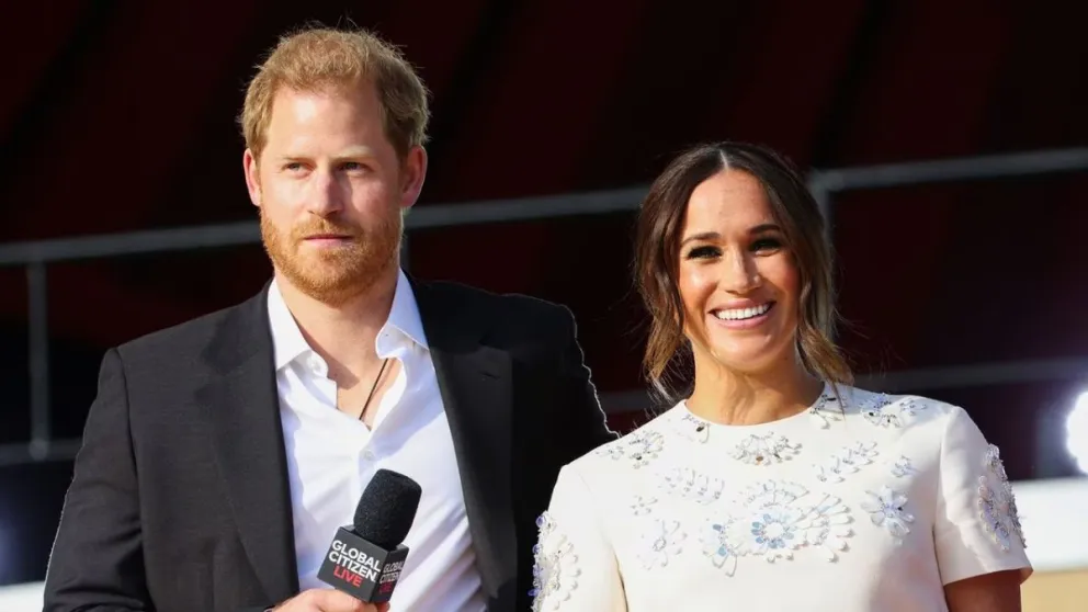 Tras 41 años de bailar con Lady Di, así fue el increíble encuentro de Harry y Meghan con John Travolta
