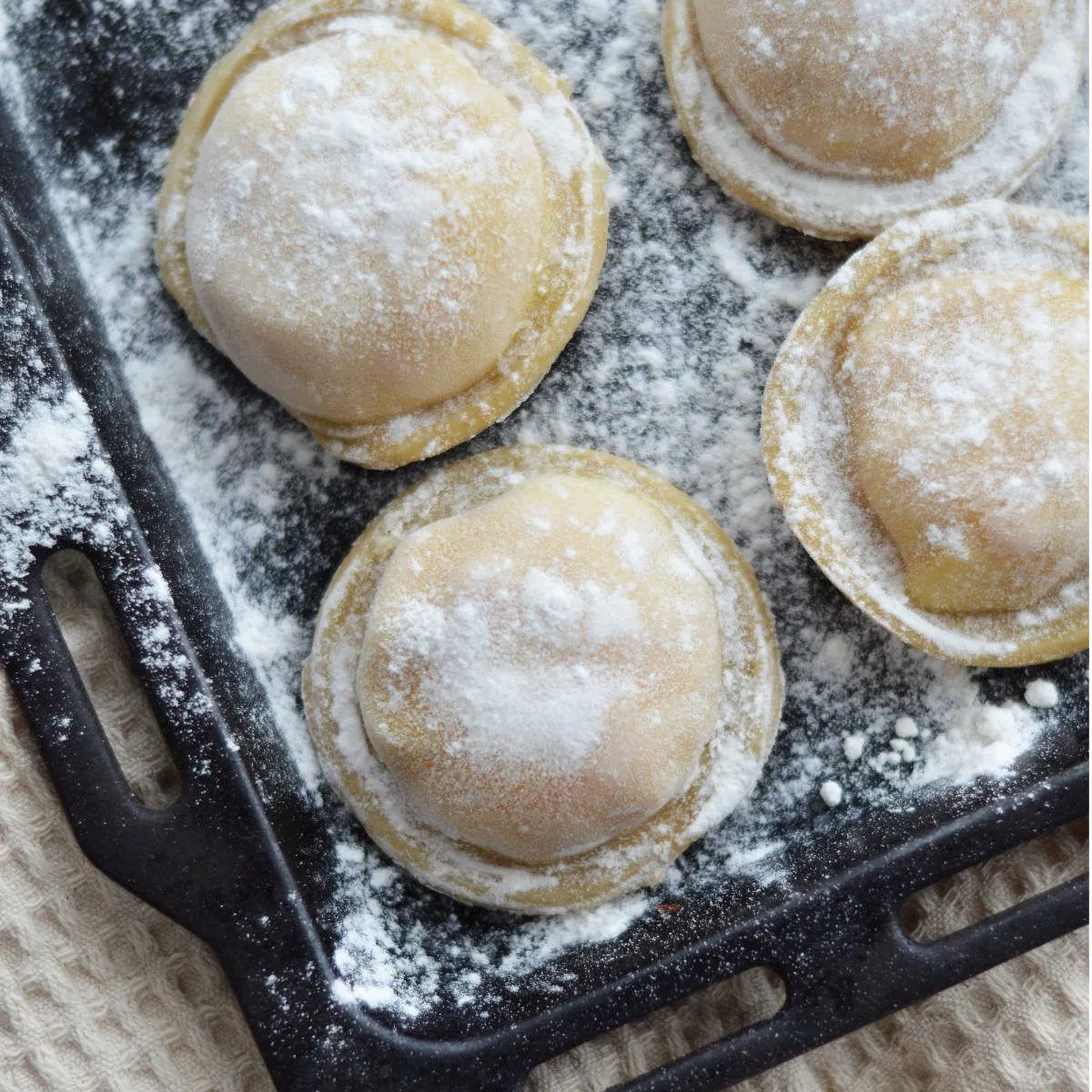SORRENTINOS RELLENOS DE JAM&Oacute;N Y QUESO