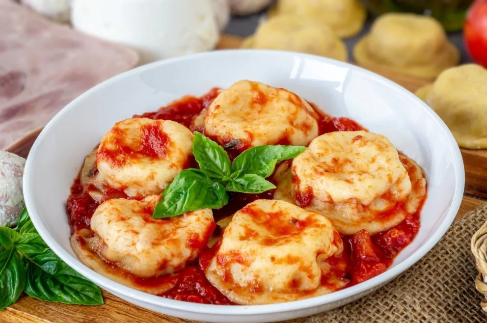 Te compartimos la receta más fácil para preparar unos estupendos Sorrentinos rellenos de jamón y queso 