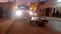 Mañana caótica en el centro salteño: un auto embistió a un motociclista 