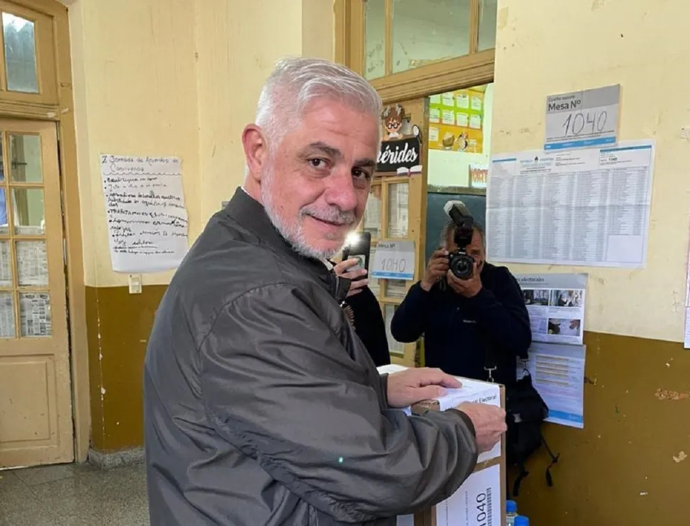 PASO 2023 en Salta: Pablo Outes emitió su voto y pidió que "la gente participe"