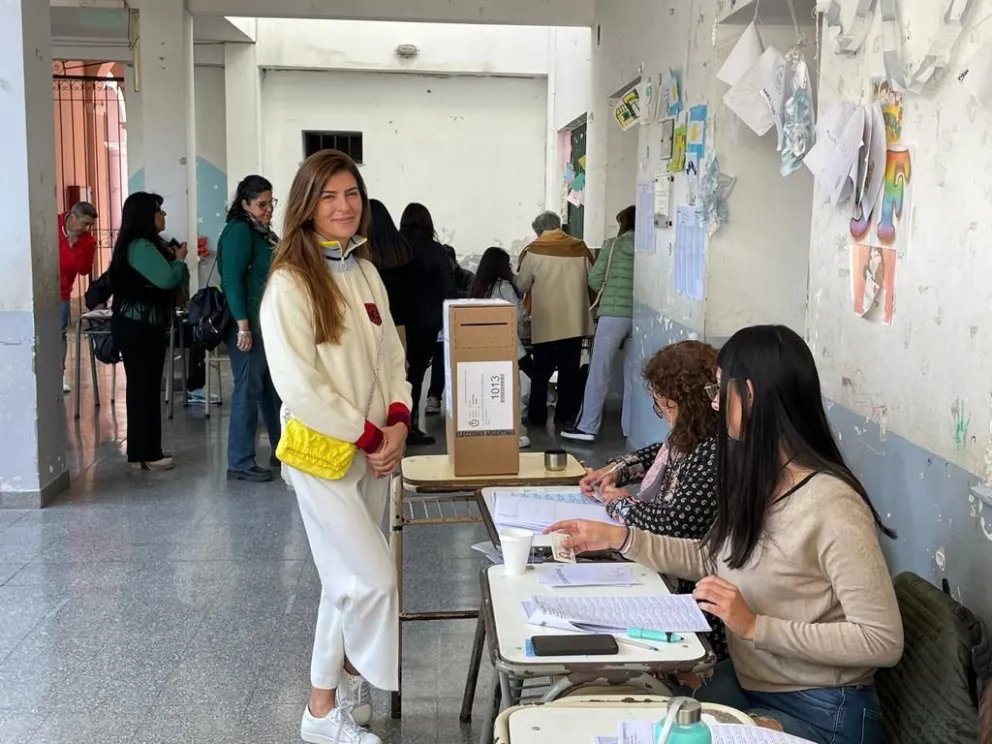Bettina Romero emitió su voto y aseguró que "cada uno de los salteños se debe expresar libremente"