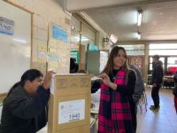 Inés Liendo emitió su voto y denunció falta de sus boletas en las urnas