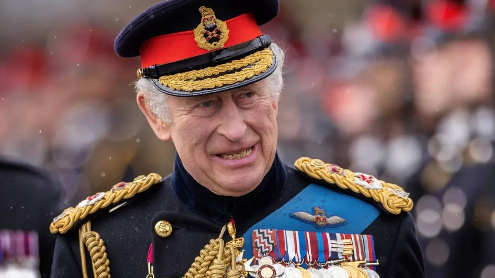 Una mujer escocesa desconcertó al rey Carlos III y la reacción se volvió viral: video