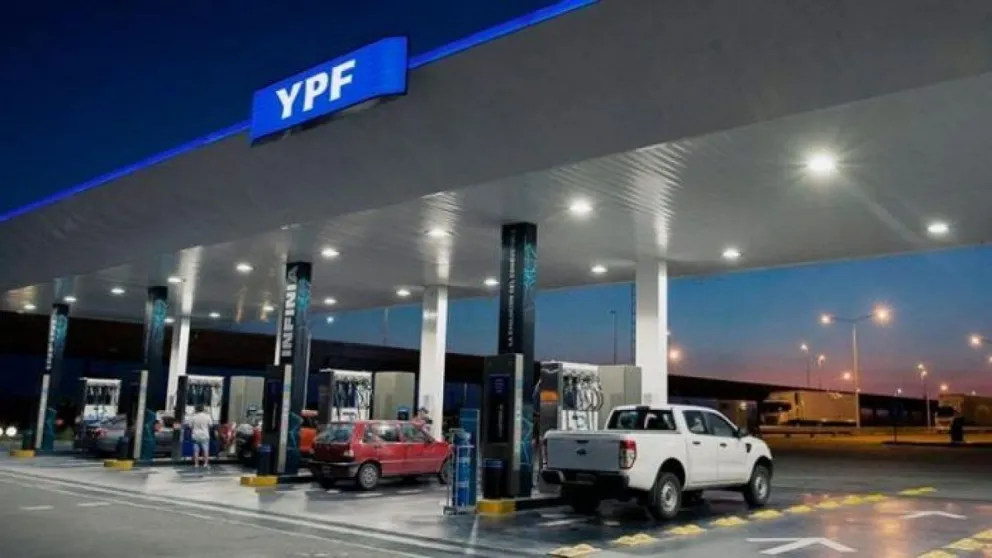 Tras la devaluación del Banco Central, las acciones de YPF se desplomaron en el mercado internacional