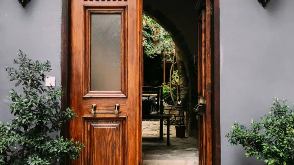 Feng shui: Esto debes poner detrás de tu puerta para atraer el dinero y la abundancia