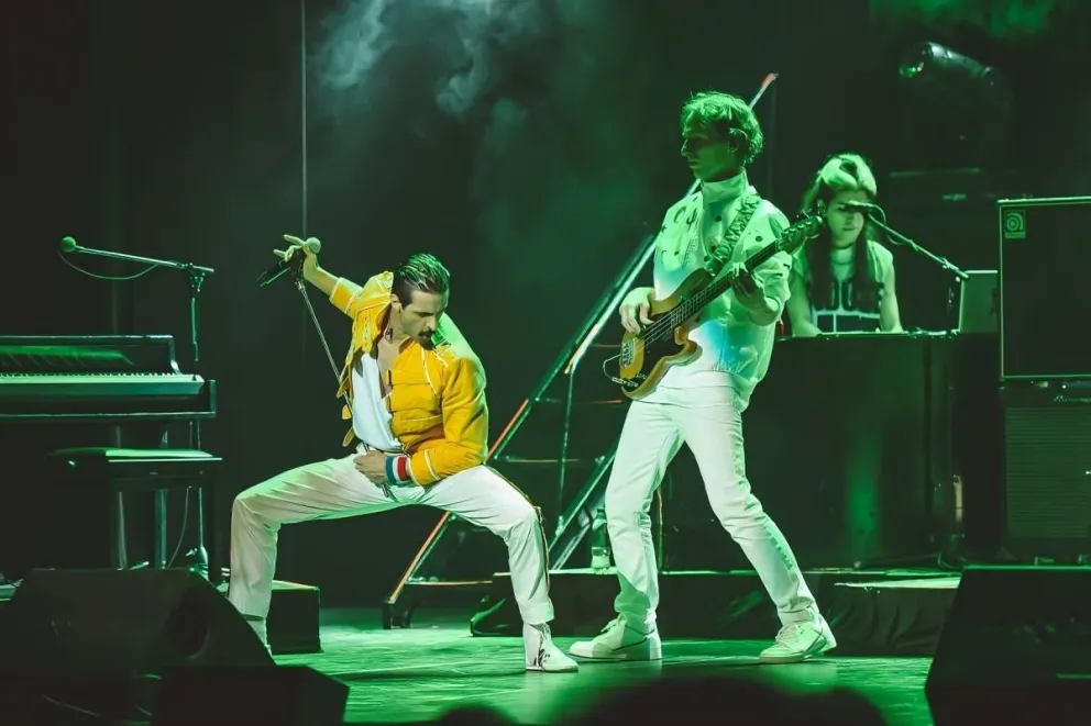 Viví la “Experiencia Queen” en el Teatro Provincial: una noche mágica de éxitos legendarios