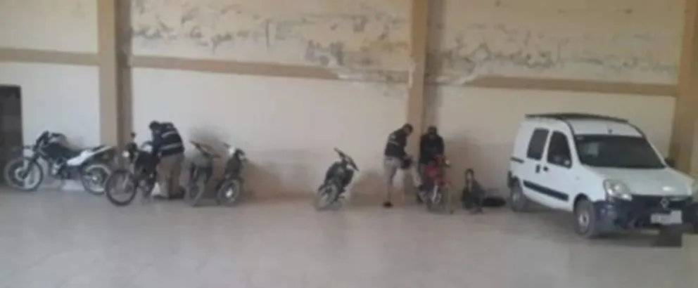 Caen tres bandas por robo de motocicletas en la vía pública