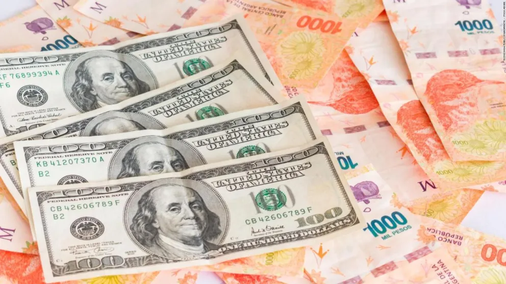 Tras el salto récord, bajó el dólar blue: a cuánto cotiza este viernes 18 de agosto 