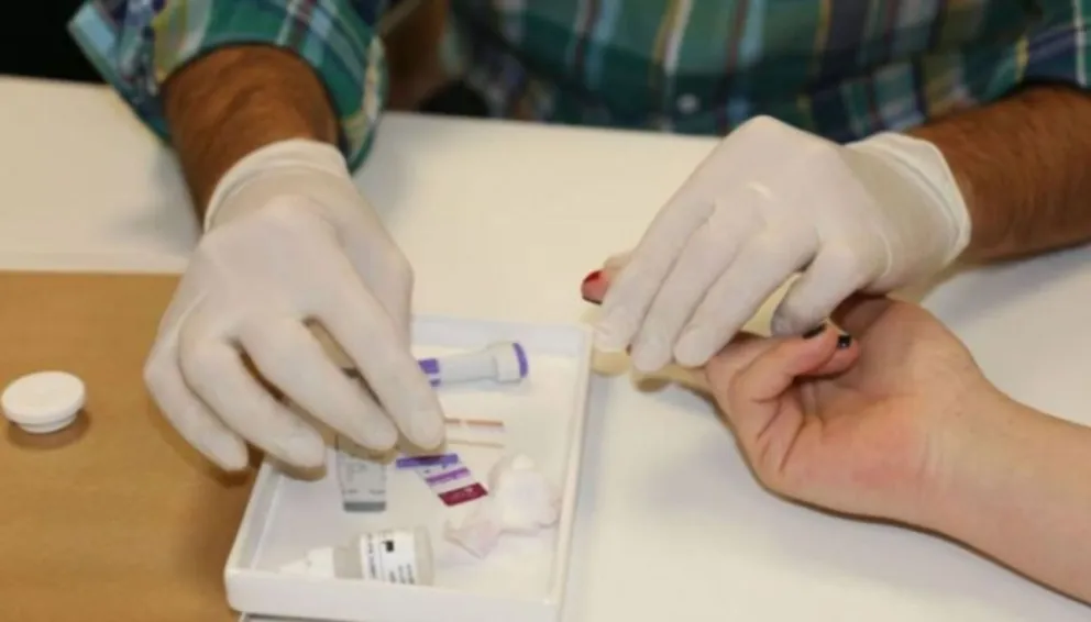 Aseguran que los pacientes con VIH dejarán de recibir medicamentos gratuitos si Javier Milei asume como Presidente