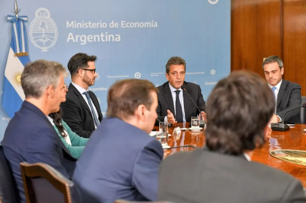 Gobierno y laboratorios acordaron congelar los precios de los medicamentos hasta octubre
